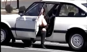 سه گربه زیبا از جوجه جوان تصاویر سکسی دوجنسه ها از نزدیک استفاده می کند
