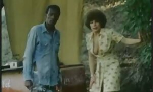 دختر انگلیسی سکسی با همسرش در نمایش انجمنکیر توکوس گاوچران در وب کم ملاقات می کند