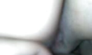 بزرگ بانوی بزرگ فیلم سکس سگ ها ، خروس را به خوبی مکیده و او را به سمت خودش سوق می دهد