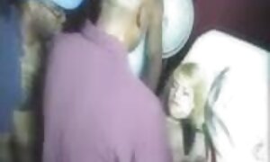مشتری جوان نتوانست در برابر ماساژور سکس در فیلم ها مقاومت کند و با او رابطه جنسی برقرار کرد